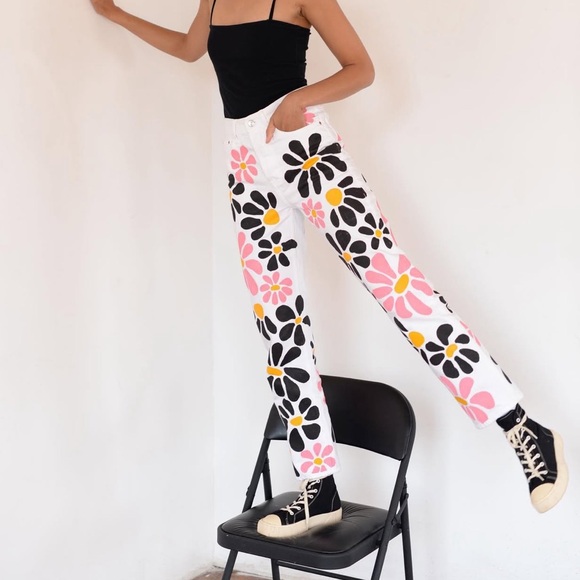 Topshop Denim - Topshop White Jeans with Painted Pink and Black Floral